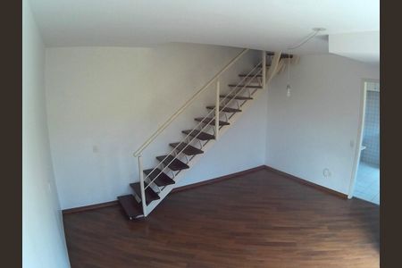 Sala de casa de condomínio à venda com 2 quartos, 109m² em Vila Anglo Brasileira, São Paulo