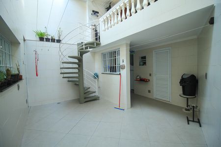 Casa à venda com 180m², 2 quartos e 2 vagasQuintal