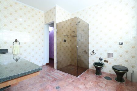 Casa à venda com 700m², 4 quartos e 5 vagasBanheiro da Suíte 2