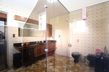 Casa à venda com 700m², 4 quartos e 5 vagasBanheiro da Suíte 1