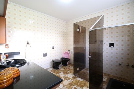 Casa à venda com 700m², 4 quartos e 5 vagasBanheiro da Suíte 1