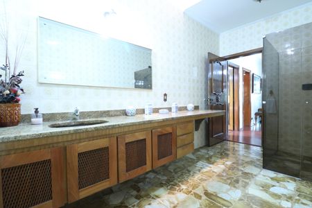 Casa à venda com 700m², 4 quartos e 5 vagasBanheiro Social