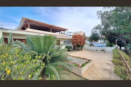 Casa à venda com 700m², 4 quartos e 5 vagasQuintal