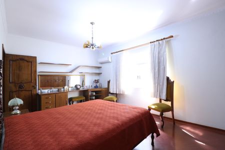 Casa à venda com 700m², 4 quartos e 5 vagasSuíte 2