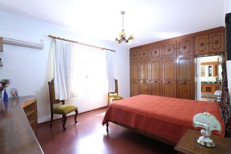 Casa à venda com 700m², 4 quartos e 5 vagasSuíte 2