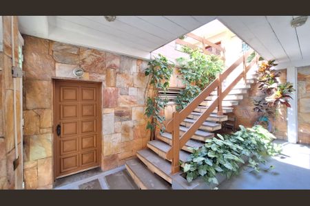 Casa à venda com 700m², 4 quartos e 5 vagasDetalhe