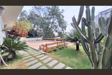 Casa à venda com 700m², 4 quartos e 5 vagasQuintal