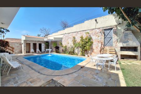 Casa à venda com 700m², 4 quartos e 5 vagasÁrea comum - Piscina