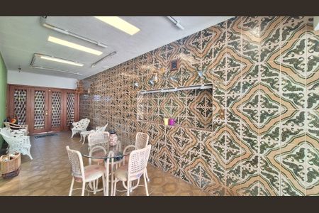 Casa à venda com 700m², 4 quartos e 5 vagasDetalhe