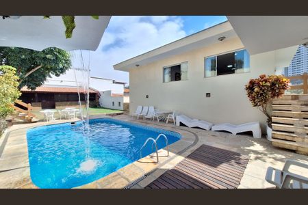 Casa à venda com 700m², 4 quartos e 5 vagasÁrea comum - Piscina