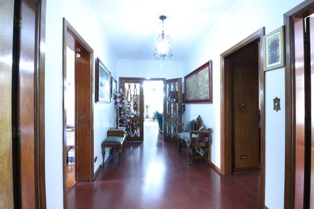 Casa à venda com 700m², 4 quartos e 5 vagasCorredor