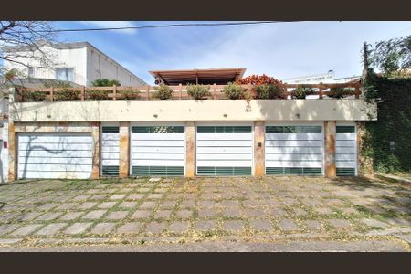 Casa à venda com 700m², 4 quartos e 5 vagasFachada