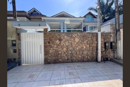 Fachada de casa de condomínio para alugar com 3 quartos, 160m² em Vargem Pequena, Rio de Janeiro