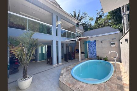 Casa de condomínio para alugar com 160m², 3 quartos e sem vaga Casa de condomínio para alugar com 160m², 3 quartos e sem vagaÁrea externa