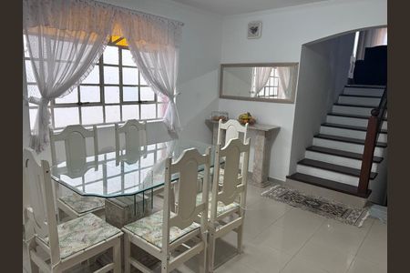 Casa à venda com 225m², 4 quartos e 3 vagas Casa à venda com 225m², 4 quartos e 3 vagasSala de jantar