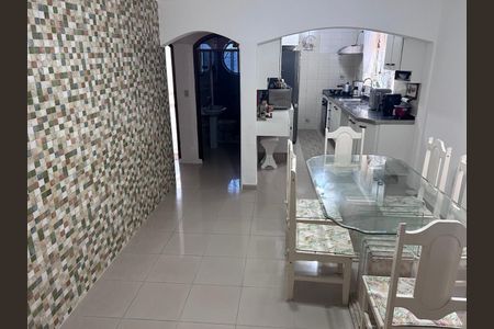 Casa à venda com 225m², 4 quartos e 3 vagas Casa à venda com 225m², 4 quartos e 3 vagasSala de jantar