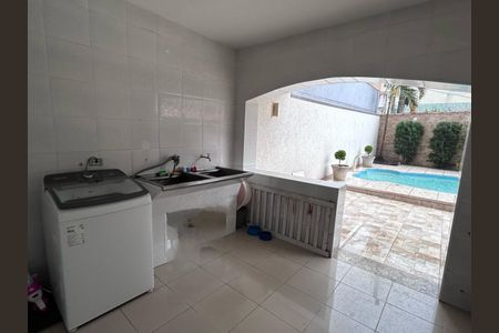 Casa à venda com 225m², 4 quartos e 3 vagas Casa à venda com 225m², 4 quartos e 3 vagasÁrea de Serviço