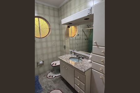 Casa à venda com 225m², 4 quartos e 3 vagas Casa à venda com 225m², 4 quartos e 3 vagasBanheiro