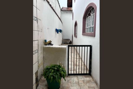 Casa à venda com 225m², 4 quartos e 3 vagas Casa à venda com 225m², 4 quartos e 3 vagasÁrea Externa