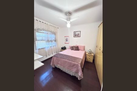 Casa à venda com 225m², 4 quartos e 3 vagas Casa à venda com 225m², 4 quartos e 3 vagasQuarto