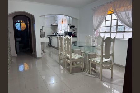 Casa à venda com 225m², 4 quartos e 3 vagas Casa à venda com 225m², 4 quartos e 3 vagasSala de jantar