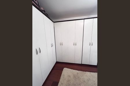 Casa à venda com 225m², 4 quartos e 3 vagas Casa à venda com 225m², 4 quartos e 3 vagasQuarto - Armários