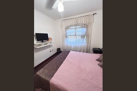 Casa à venda com 225m², 4 quartos e 3 vagas Casa à venda com 225m², 4 quartos e 3 vagasQuarto