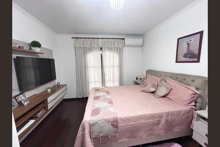 Casa à venda com 225m², 4 quartos e 3 vagas Casa à venda com 225m², 4 quartos e 3 vagasQuarto