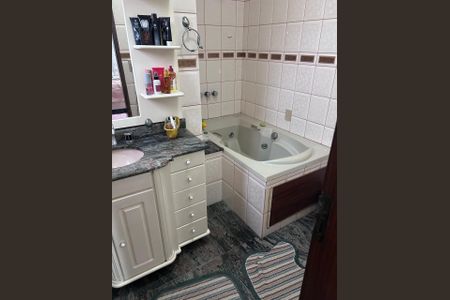 Casa à venda com 225m², 4 quartos e 3 vagas Casa à venda com 225m², 4 quartos e 3 vagasBanheiro