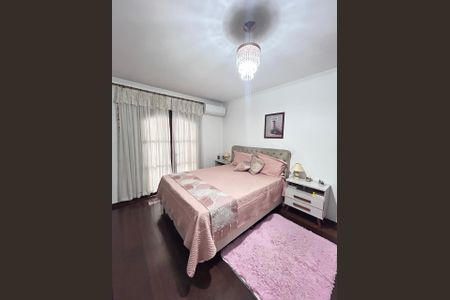 Casa à venda com 225m², 4 quartos e 3 vagas Casa à venda com 225m², 4 quartos e 3 vagasQuarto