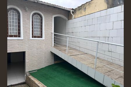 Casa à venda com 225m², 4 quartos e 3 vagas Casa à venda com 225m², 4 quartos e 3 vagasÁrea Externa