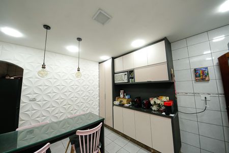 Casa à venda com 240m², 3 quartos e 2 vagas Casa à venda com 240m², 3 quartos e 2 vagasCozinha