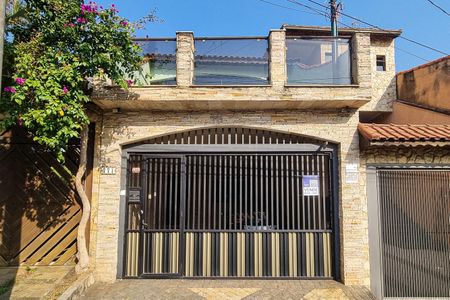 Casa à venda com 240m², 3 quartos e 2 vagas Casa à venda com 240m², 3 quartos e 2 vagasFachada