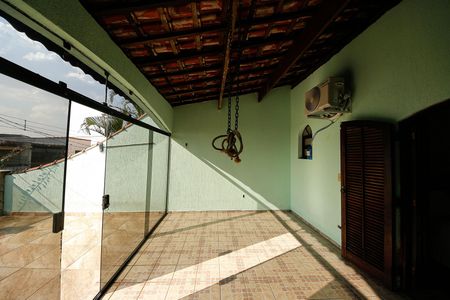 Casa à venda com 240m², 3 quartos e 2 vagas Casa à venda com 240m², 3 quartos e 2 vagasVaranda Suíte