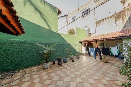 Casa à venda com 240m², 3 quartos e 2 vagas Casa à venda com 240m², 3 quartos e 2 vagasQuintal