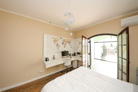 Casa à venda com 240m², 3 quartos e 2 vagas Casa à venda com 240m², 3 quartos e 2 vagasSuíte