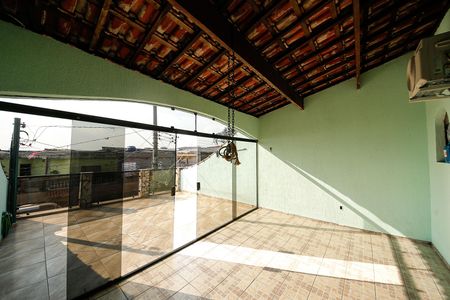 Casa à venda com 240m², 3 quartos e 2 vagas Casa à venda com 240m², 3 quartos e 2 vagasVaranda Suíte
