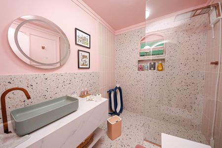 Casa à venda com 240m², 3 quartos e 2 vagas Casa à venda com 240m², 3 quartos e 2 vagasBanheiro 2