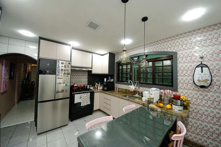 Casa à venda com 240m², 3 quartos e 2 vagas Casa à venda com 240m², 3 quartos e 2 vagasCozinha