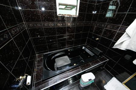 Casa à venda com 240m², 3 quartos e 2 vagas Casa à venda com 240m², 3 quartos e 2 vagasBanheiro Suíte