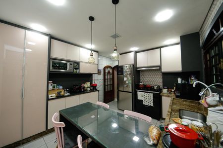 Casa à venda com 240m², 3 quartos e 2 vagas Casa à venda com 240m², 3 quartos e 2 vagasCozinha