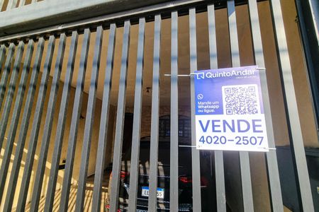 Casa à venda com 240m², 3 quartos e 2 vagas Casa à venda com 240m², 3 quartos e 2 vagasPlaquinha