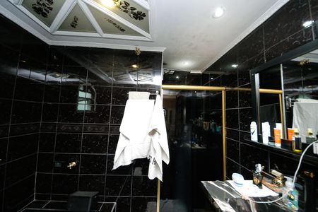 Casa à venda com 240m², 3 quartos e 2 vagas Casa à venda com 240m², 3 quartos e 2 vagasBanheiro Suíte