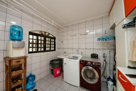 Casa à venda com 240m², 3 quartos e 2 vagas Casa à venda com 240m², 3 quartos e 2 vagasÁrea de Serviço