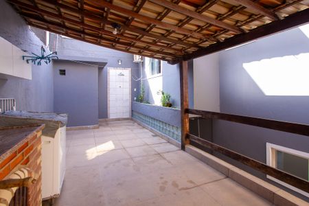 Casa de condomínio para alugar com 251m², 4 quartos e 2 vagasQuintal