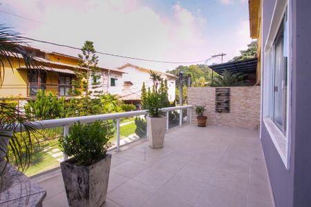 Casa de condomínio para alugar com 251m², 4 quartos e 2 vagasVaranda