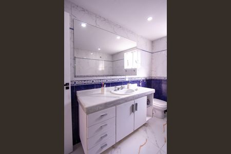 Casa de condomínio para alugar com 251m², 4 quartos e 2 vagasBanheiro da Suíte