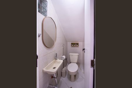 Casa de condomínio para alugar com 251m², 4 quartos e 2 vagasLavabo