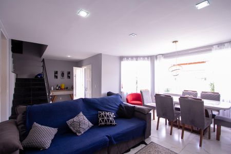 Sala de casa de condomínio para alugar com 4 quartos, 251m² em Maria Paula, São Gonçalo