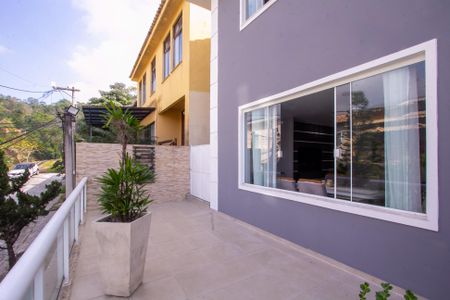 Casa de condomínio para alugar com 251m², 4 quartos e 2 vagasVaranda